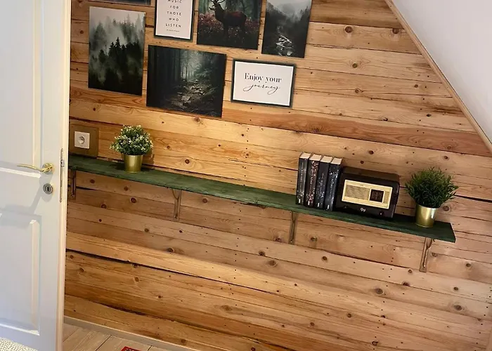 Holzhaus Falkenstein * Schwarzau im Gebirge